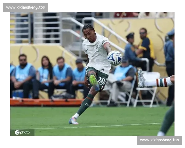 切尔西官宣！若昂 - 佩德罗 6000 万镑加盟，签约至 2032 年