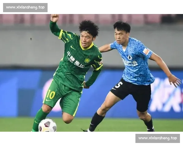 李磊 200 战获纪念球衣 与张稀哲 400 战传奇合影致敬队史 李磊 200 战获纪念球衣 与张稀哲 400 战传奇合影致敬队史